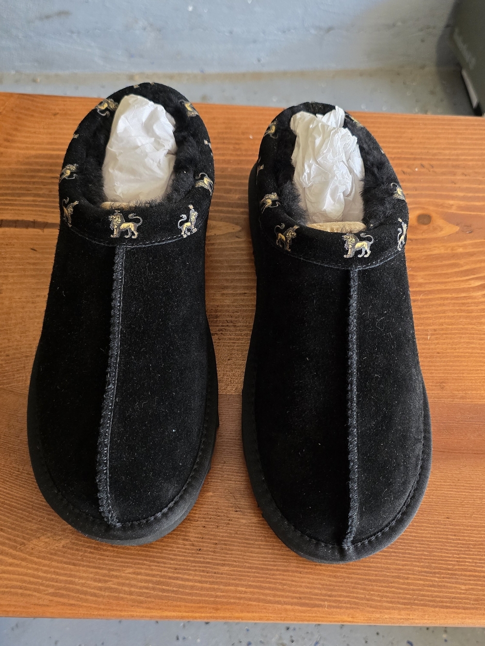 Austrailia Luxe Mens Black Slip-On Outback Shoes with Embroidered Accent